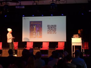 Sabrina Rahimi (links) im Gespräch mit Muna Aikins